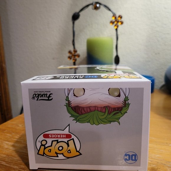 DC Super Heroes The Joker (Death of the Family) Hot Topic Exclusive Funko Pop - Picture 5 of 6